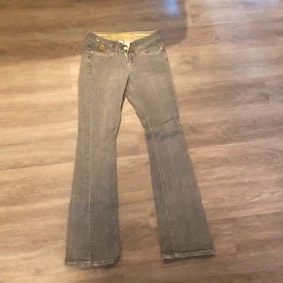 (3 for $50)Dereon Jeans - Picture 4 of 8